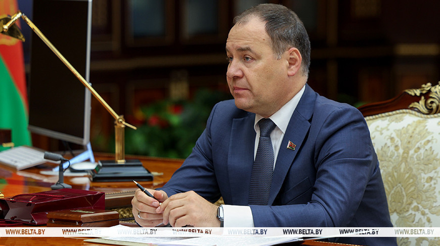 Lukashenko receives first gold coin minted from Belarusian raw materials 