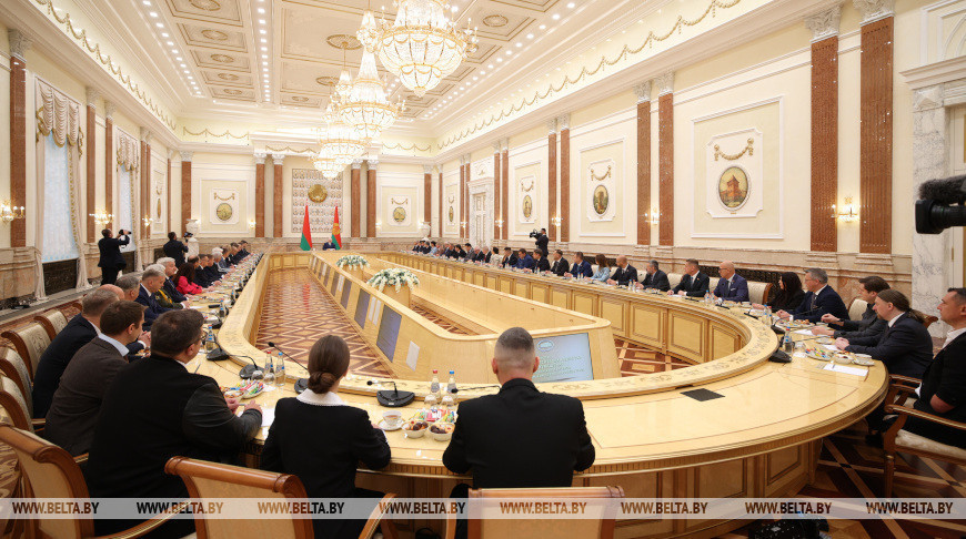 Lukashenko calls for unified strategy on historical memory
