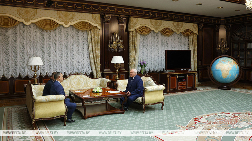 Lukashenko meets with Venezuelan ambassador once again after clearing ‘some matters’ with Maduro
