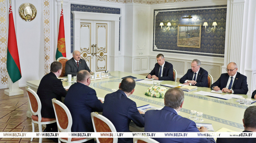 Lukashenko demands comfortable and safe alternative to minibuses 