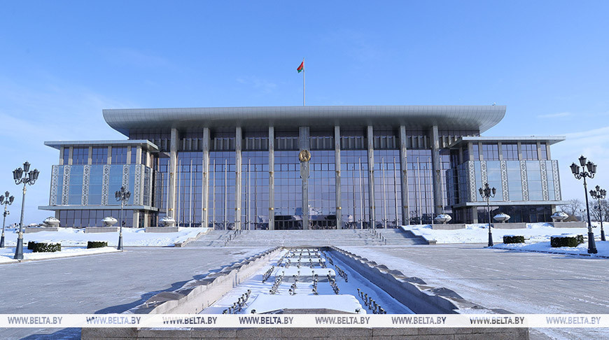 Lukashenko assigns grants to 46 specialists for 2026