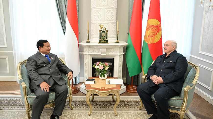 Lukashenko meets with Indonesian President Prabowo Subianto 
