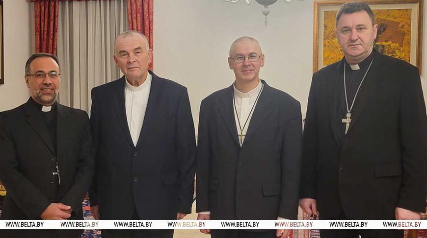 Belarus’ president pardons two catholic priests
