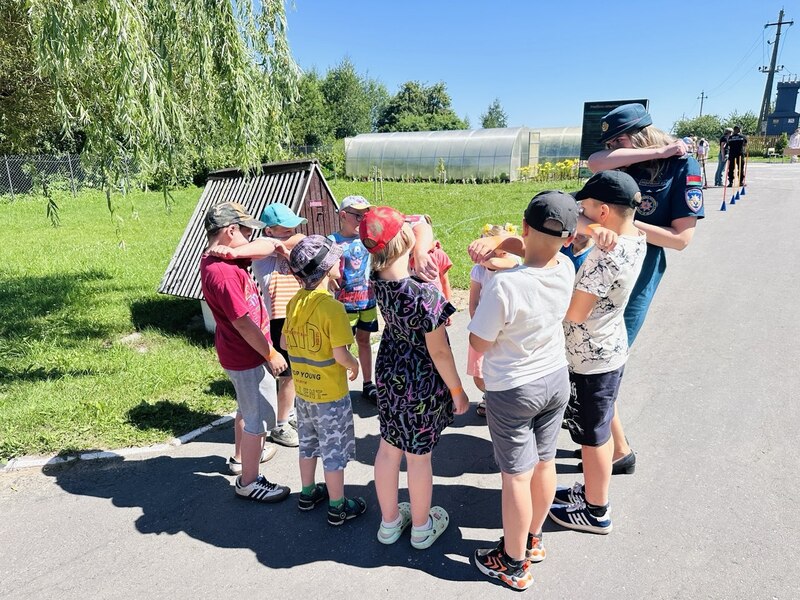glubokoe-orientiry-leta-kak-deti-uchatsya-bezopasnosti-sredi-solntsa-igr-i-druzhby_6