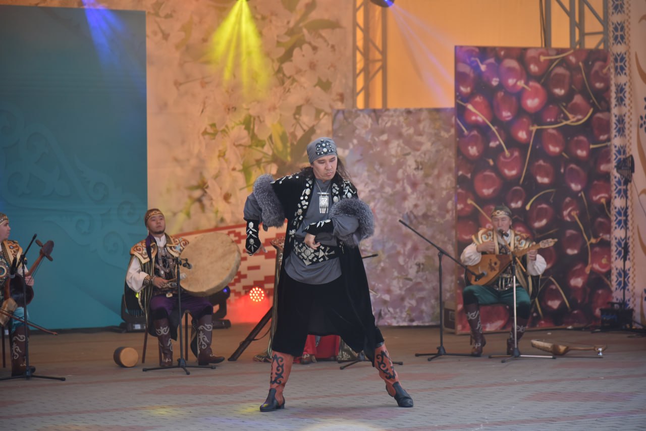 -vishnyevyy-festival-prodolzhaetsya_18