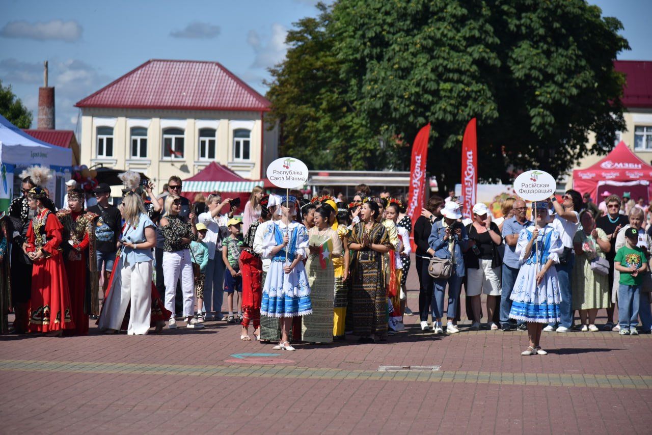 -vishnyevyy-festival-prodolzhaetsya_9