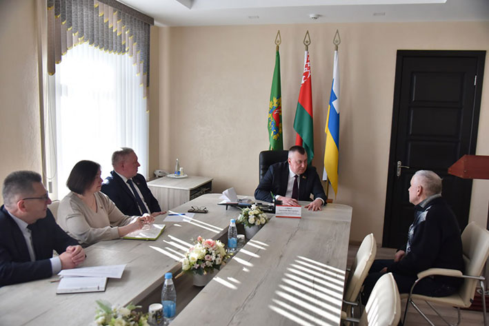 deputat-anatoliy-sivko-provel-priem-grazhdan-v-glubokom_0