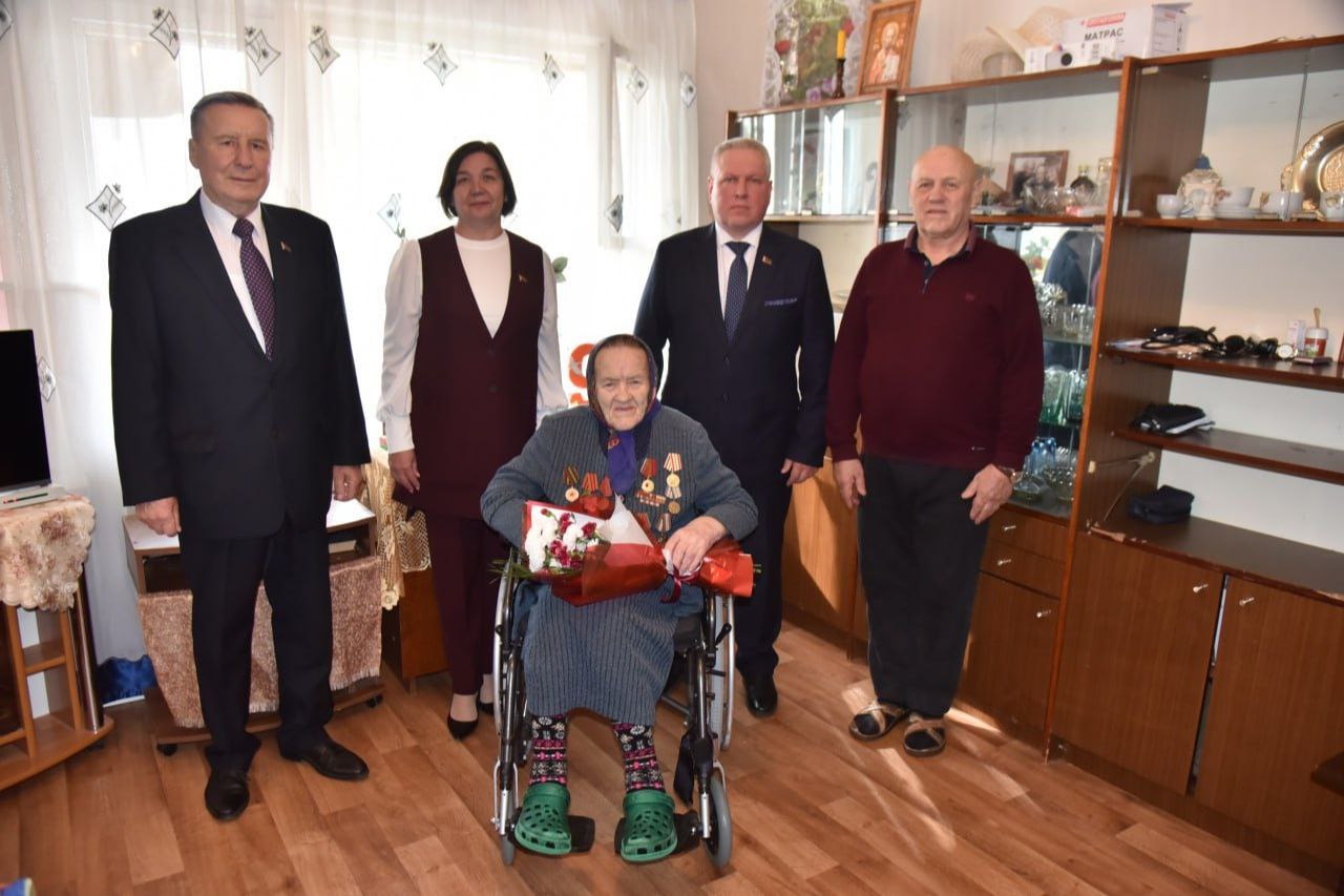 Ветэрана Вялікай Айчыннай вайны павіншавалі з Днём пажылых людзей