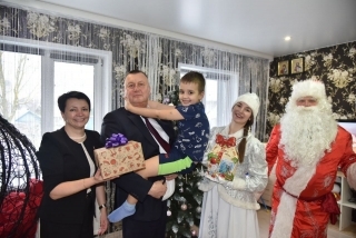 Дэпутат Палаты прадстаўнікоў Нацыянальнага сходу Рэспублікі Беларусь Анатоль Сіўко прыняў удзел у рэспубліканскай дабрачыннай акцыі "Нашы дзеці"