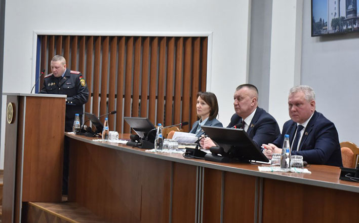 Безопасность граждан и качество жизни: в Глубокском райисполкоме рассмотрели ключевые вопросы