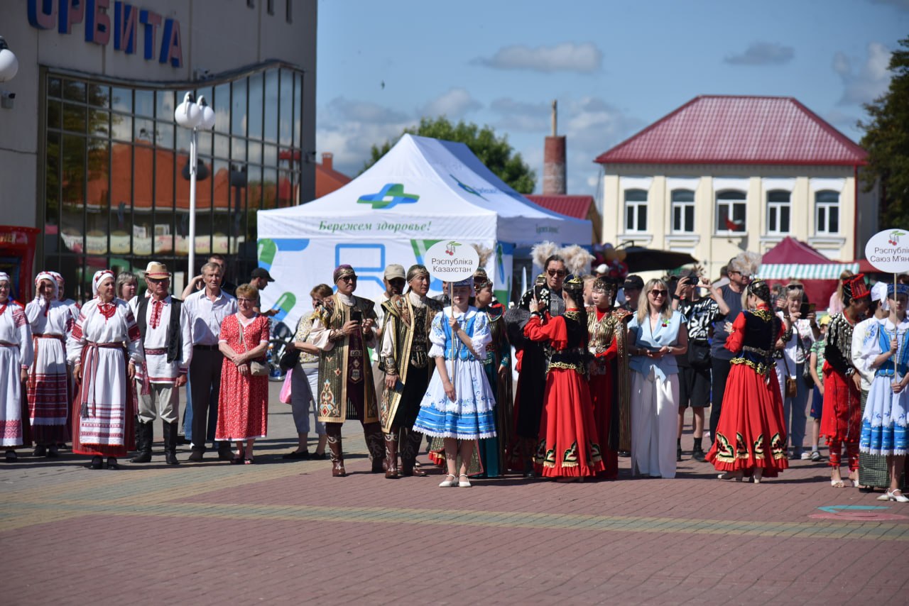 -vishnyevyy-festival-prodolzhaetsya_10