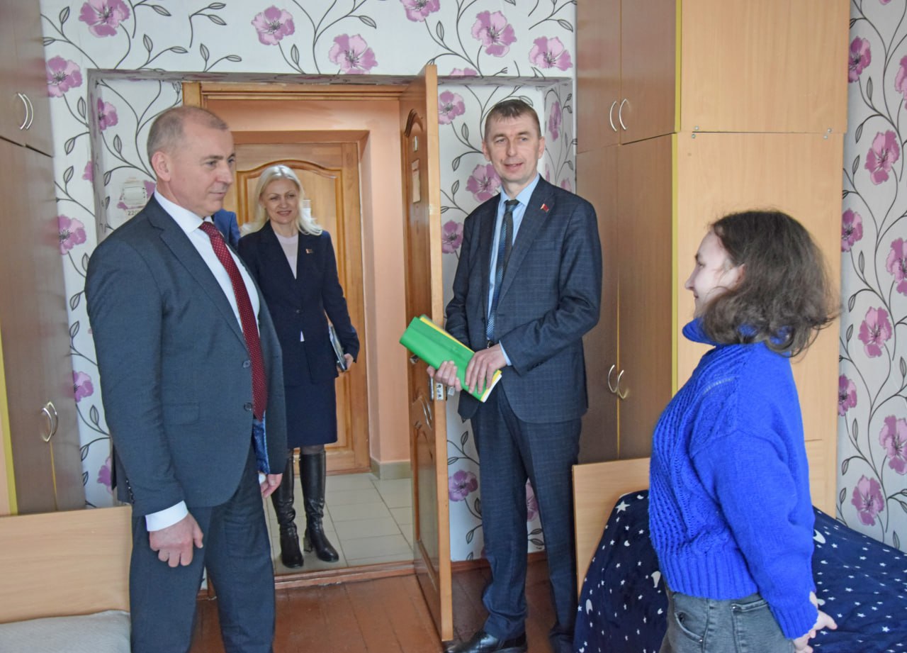 sostoyalas-rabochaya-poezdka-vladimira-yurgevicha-v-glubokskiy-rayon_1