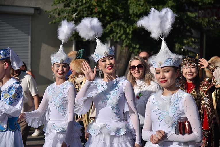 vishnyevyy-festival-v-glubokom-startoval-yarko-_5
