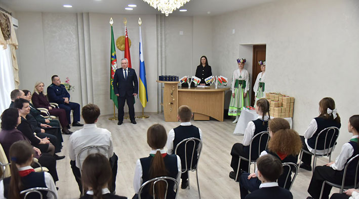 yunye-zhiteli-glubochchiny-poluchili-svoy-glavnyy-dokument_5