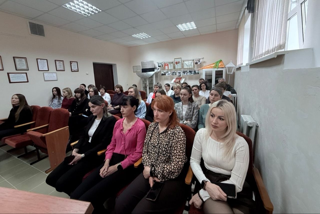 oblastnye-i-rayonnye-informatsionnye-gruppy-posetili-trudovye-kollektivy-glubochchiny_8