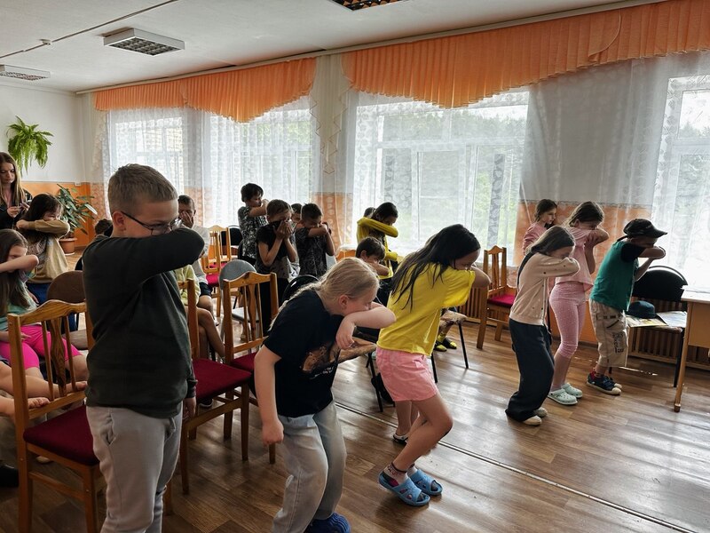 vstrecha-so-spasatelyami-v-detskikh-lageryakh_6