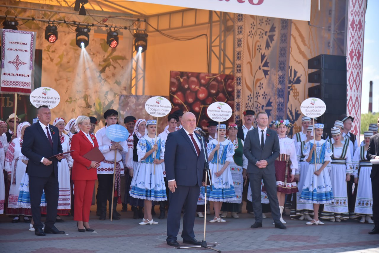 -vishnyevyy-festival-prodolzhaetsya_25