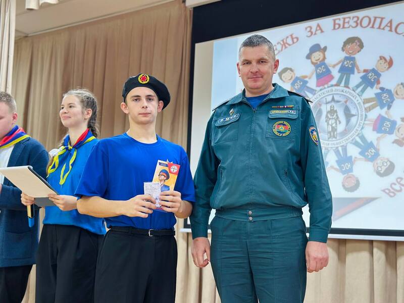 budushchie-geroi-na-starte-proshyel-rayonnyy-slyet-klubov-yunykh-spasateley-pozharnykh_9