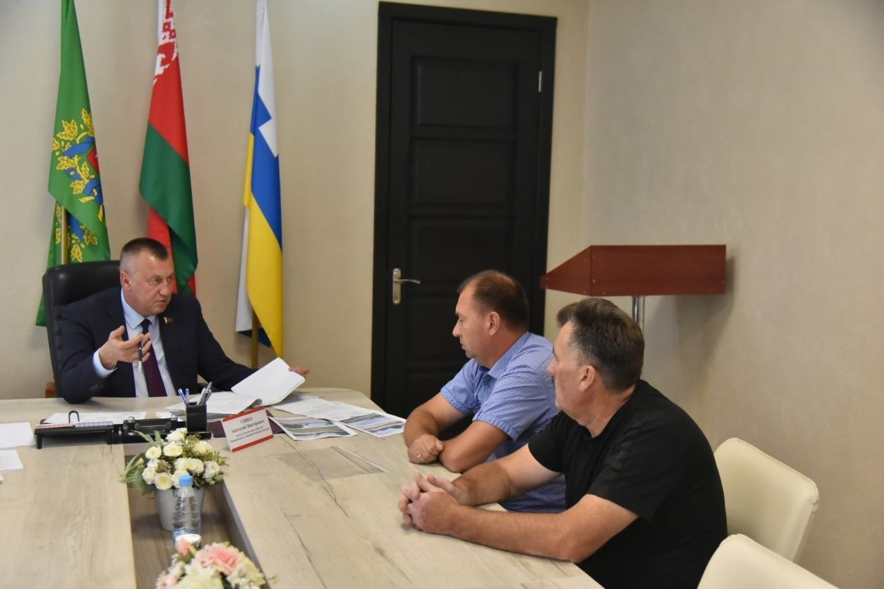 deputat-palaty-predstaviteley-natsionalnogo-sobraniya-respubliki-belarus-anatoliy-sivko-vstretilsya-_0