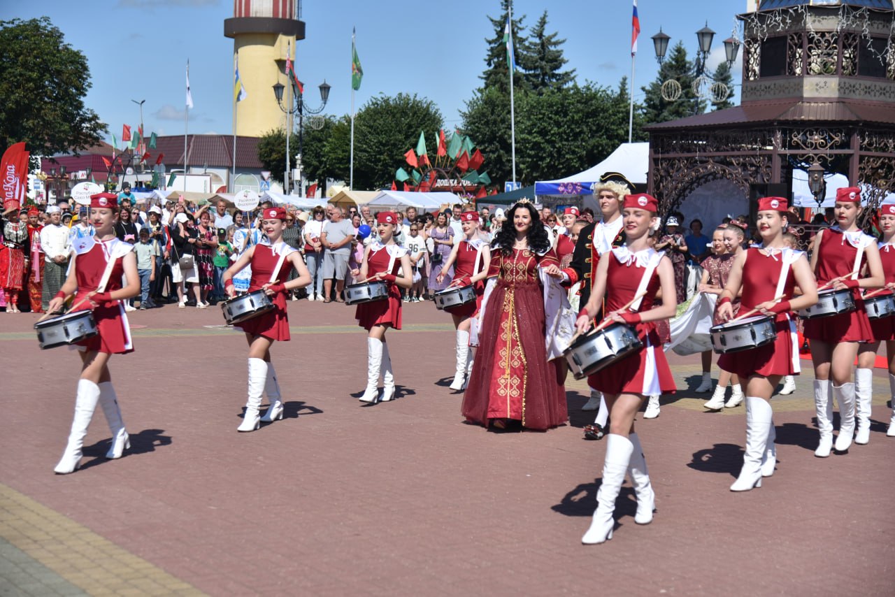 -vishnyevyy-festival-prodolzhaetsya_5