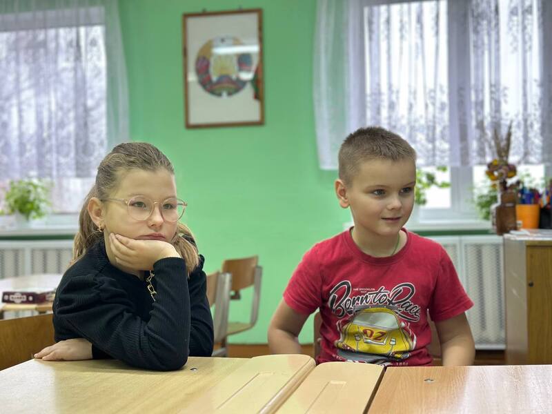 glubokoe-yunye-spasateli-i-rabotniki-mchs-razzhigayut-ogon-znaniy_5