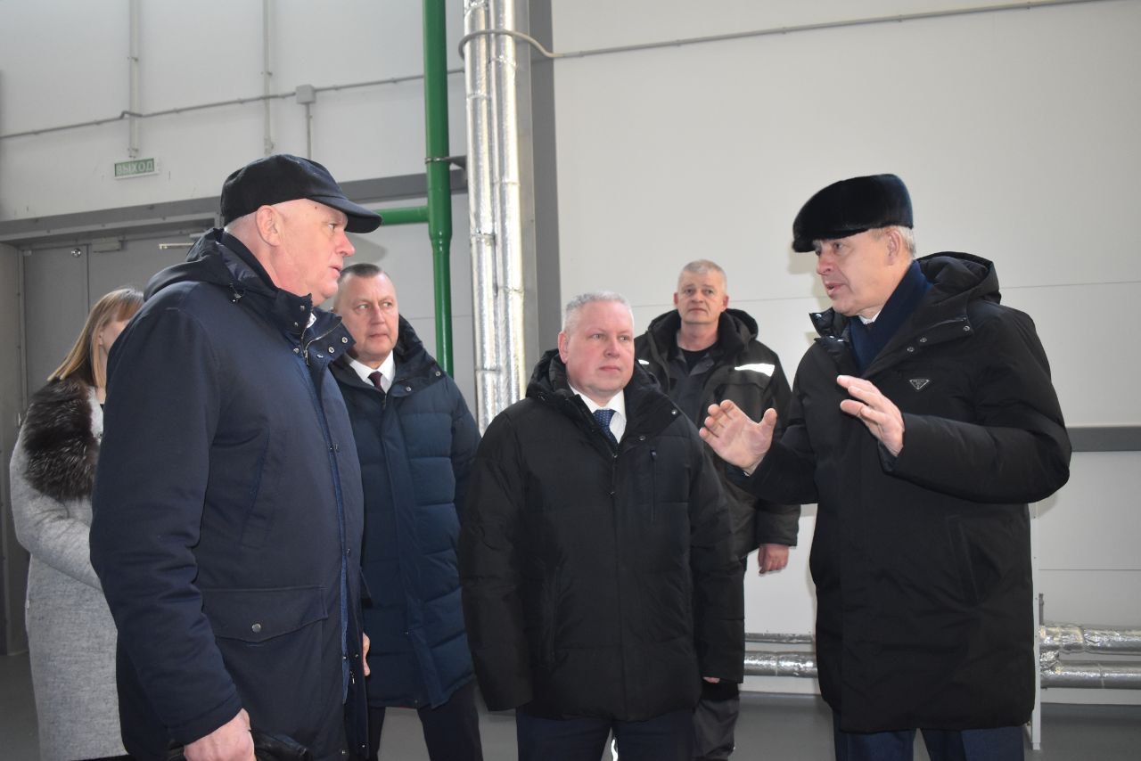 Председатель Палаты представителей, уполномоченный представитель Главы государства в Витебской области Игорь Сергеенко ознакомился с деятельностью завода по производству масел, смазочных материалов и специальных жидкостей ООО «СКАНЛИНК»