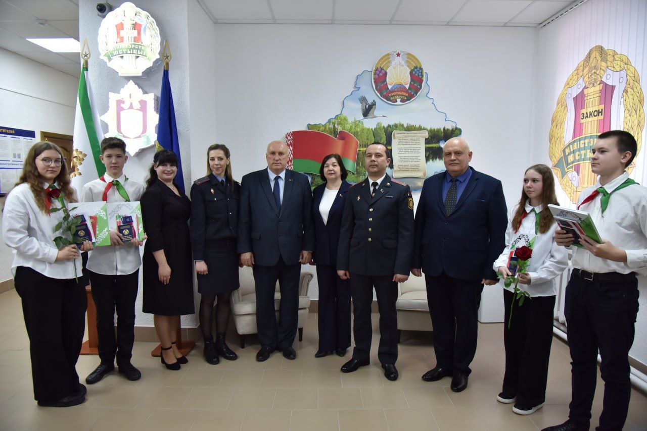 У Глыбокім уручылі пашпарты юным грамадзянам у рамках акцыі "Мы - грамадзяне Рэспублікі Беларусь"