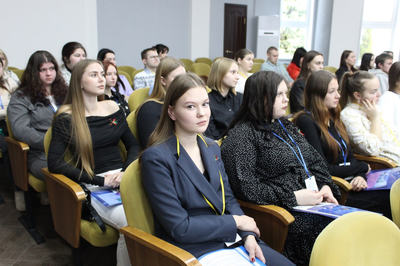 v-glubokom-proshel-rayonnyy-forum-molodykh-spetsialistov-_2