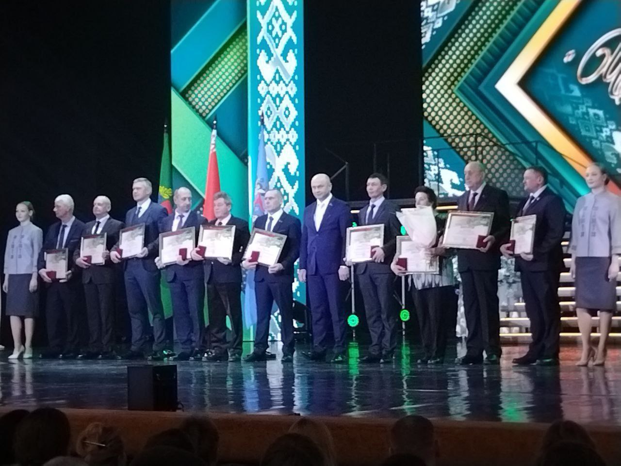 proshla-tseremonii-nagrazhdeniya-laureatov-pochetnogo-zvaniya-chelovek-goda-vitebshchiny-2025_6