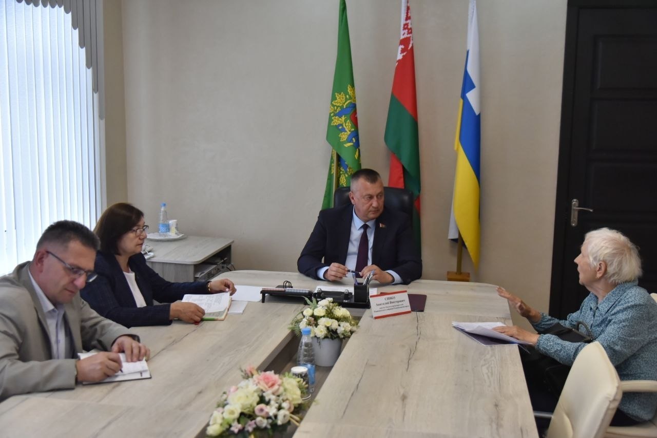 deputat-palaty-predstaviteley-natsionalnogo-sobraniya-respubliki-belarus-anatoliy-sivko-vstretilsya-_1