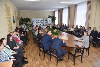 Состоялась встреча председателя
Глубокского райисполкома Александра Шубского и управляющего делами райисполкома
Инны Султановой с коллективом Глубокского государственного колледжа.