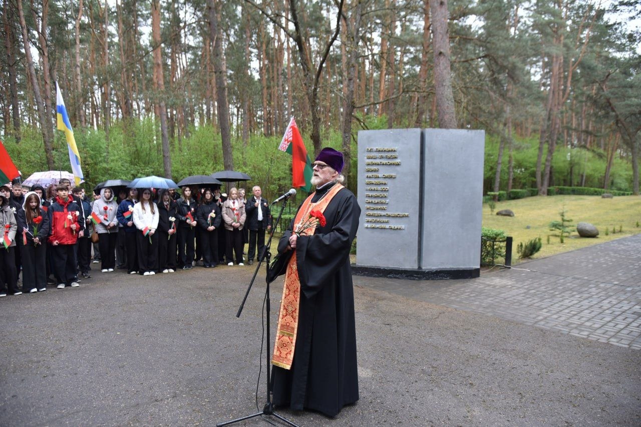 pamyat-vysechennaya-v-kamne-i-serdtsakh-v-urochishche-borok-proshel-miting-rekviem_14