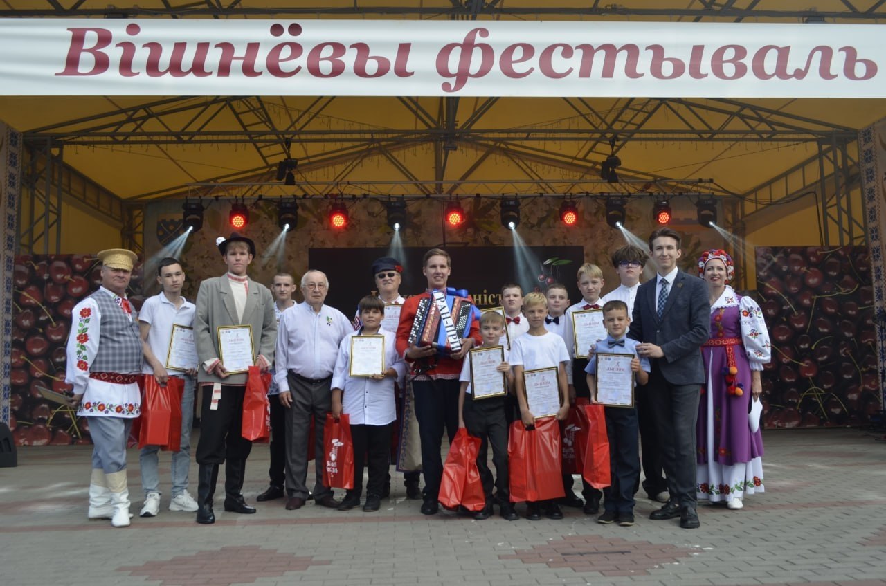 poslevkusie-vishnevogo-festivalya-fotofakt_1