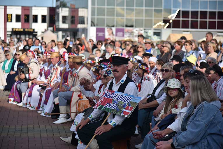 vishnyevyy-festival-v-glubokom-startoval-yarko-_1