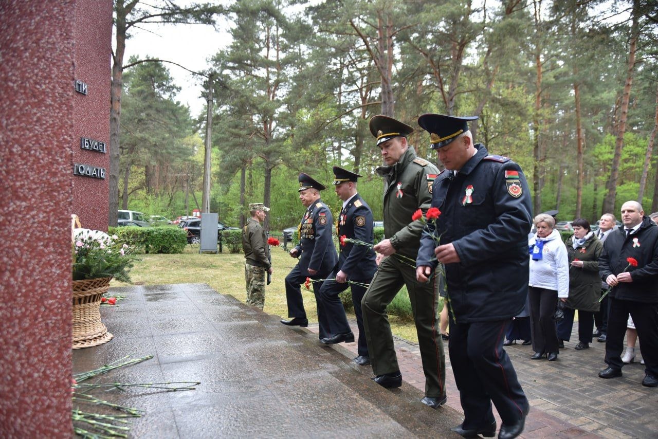 pamyat-vysechennaya-v-kamne-i-serdtsakh-v-urochishche-borok-proshel-miting-rekviem_4