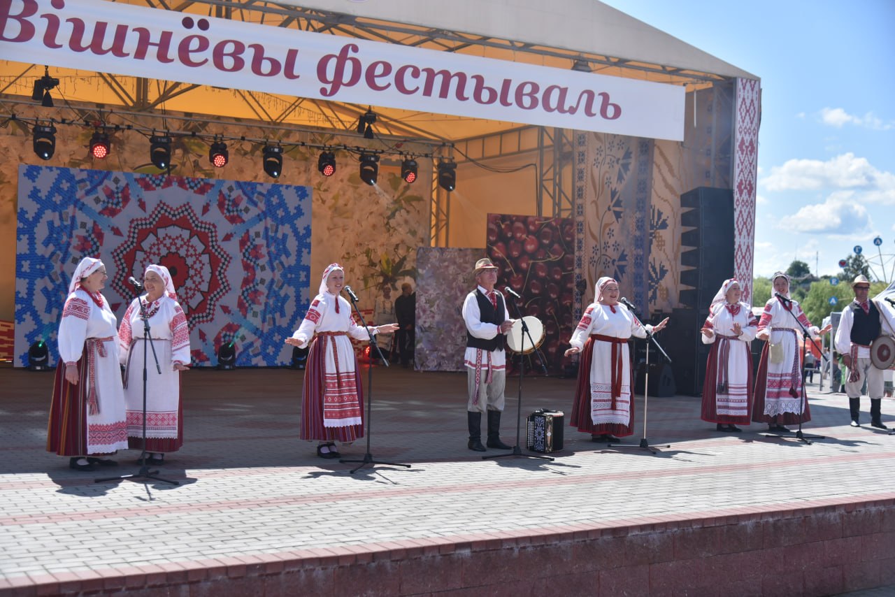 -vishnyevyy-festival-prodolzhaetsya_22