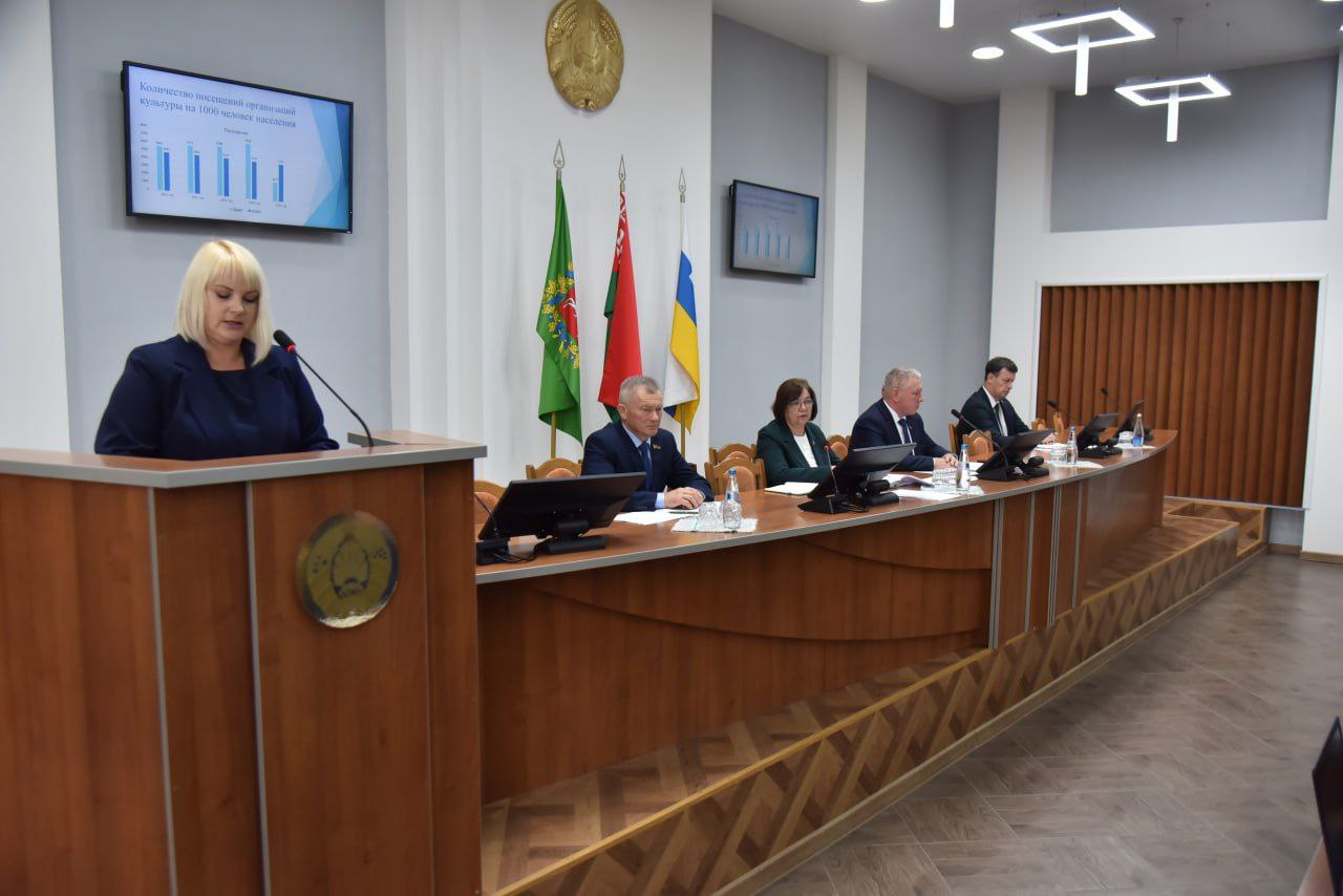 На чарговай сесіі Глыбоцкага раённага Савета дэпутатаў быў разгледжаны шэраг важных пытанняў, якія тычацца сацыяльна-эканамічнага развіцця раёна