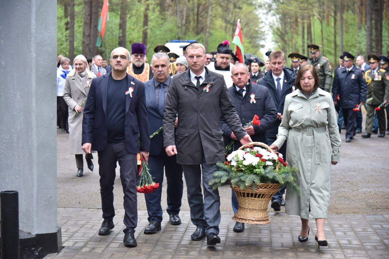 pamyat-vysechennaya-v-kamne-i-serdtsakh-v-urochishche-borok-proshel-miting-rekviem_12