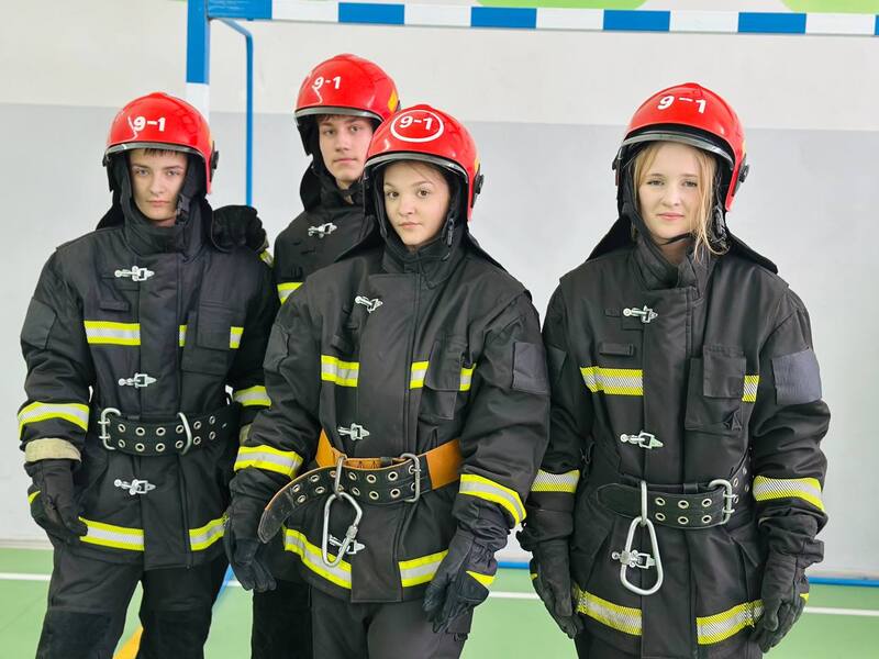 budushchie-geroi-na-starte-proshyel-rayonnyy-slyet-klubov-yunykh-spasateley-pozharnykh_10