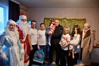 Акцыя "Нашы дзеці". Аляксандр Шубскі наведаў шматдзетную сям'ю Кучынскіх з вёскі Мамаі