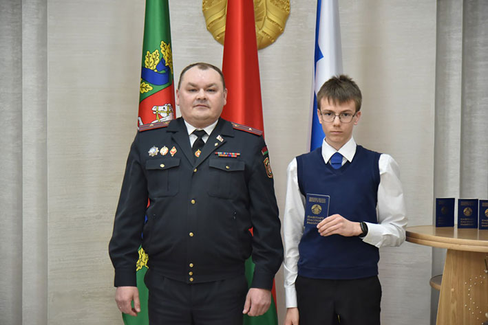 yunye-zhiteli-glubochchiny-poluchili-svoy-glavnyy-dokument_1