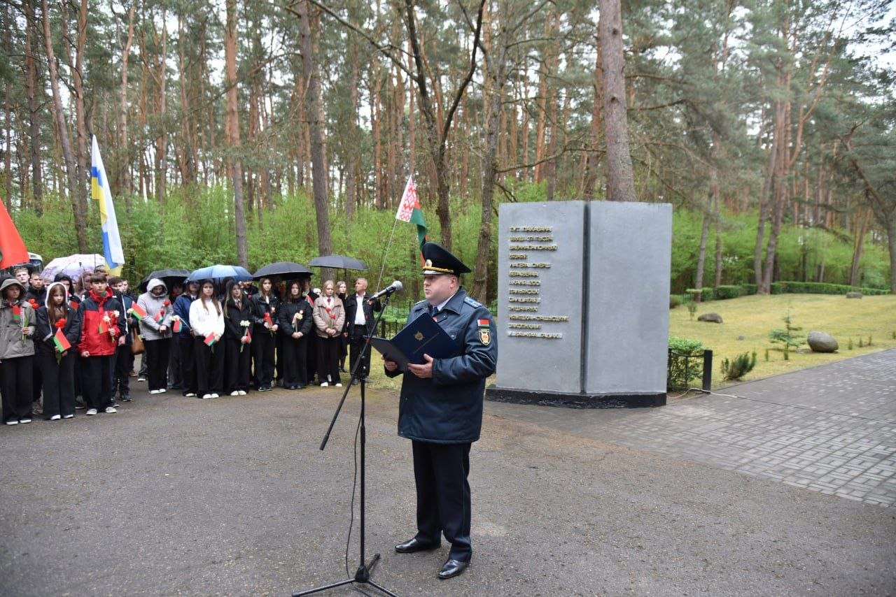 pamyat-vysechennaya-v-kamne-i-serdtsakh-v-urochishche-borok-proshel-miting-rekviem_15