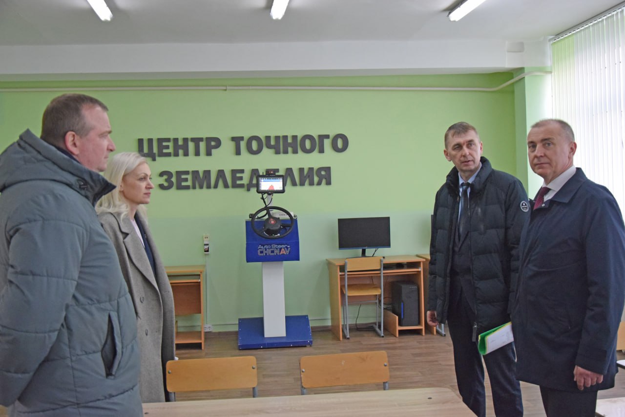 sostoyalas-rabochaya-poezdka-vladimira-yurgevicha-v-glubokskiy-rayon_0